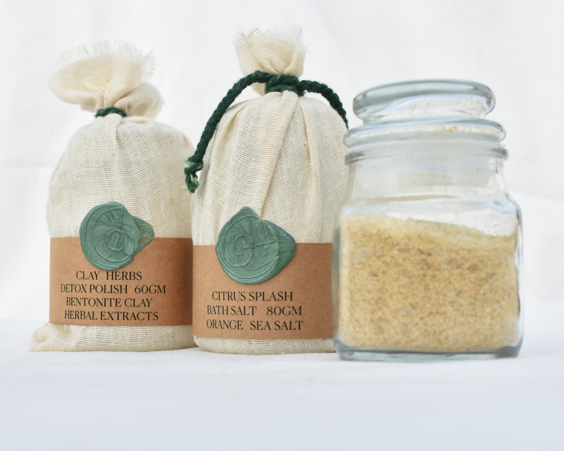 Bloop's citrus bath salt along with clay and herbs ubtan - all natural ingredients