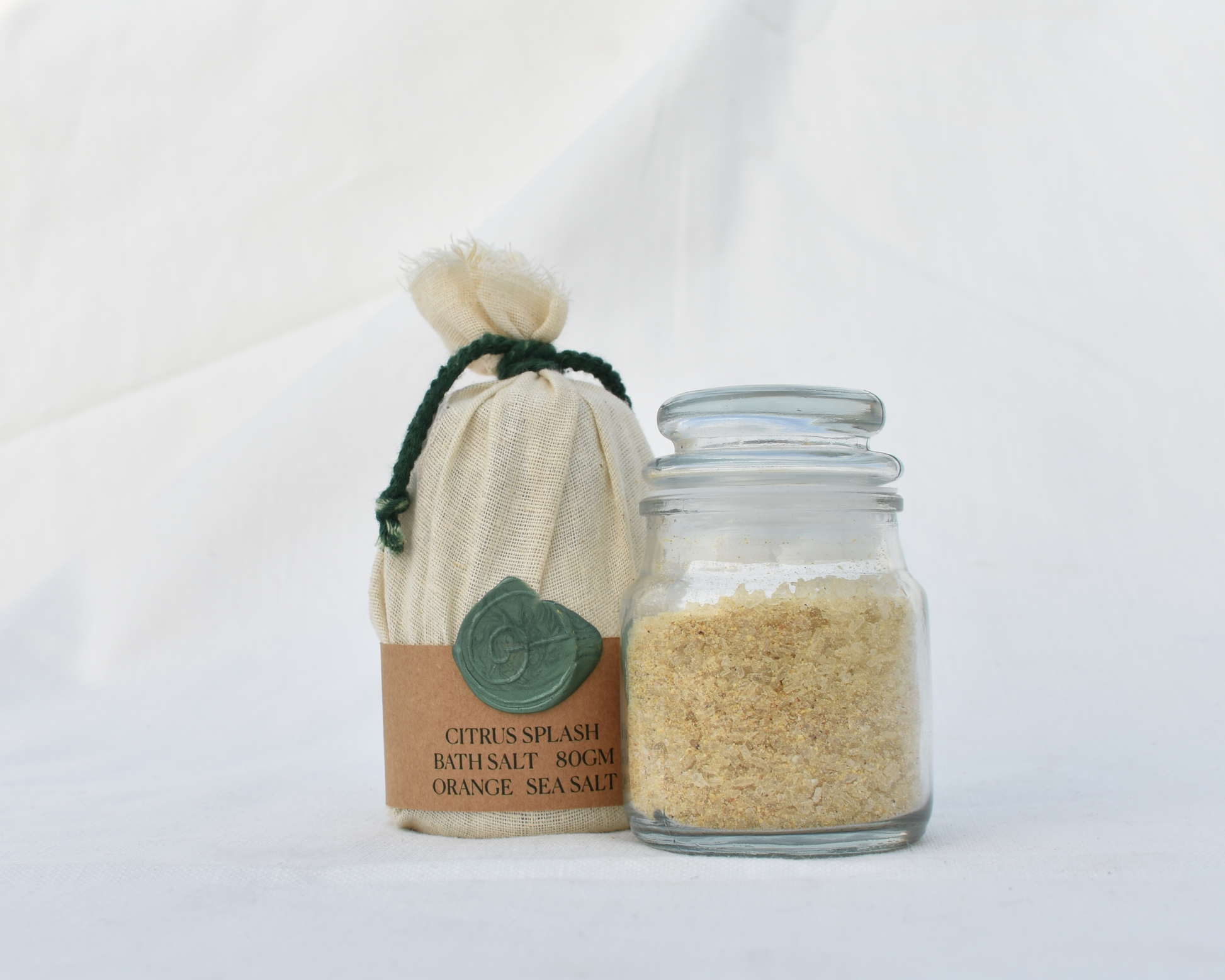 Bloop Citrus Splash Bath Salt showing coarse texture and vibrant citrus blend