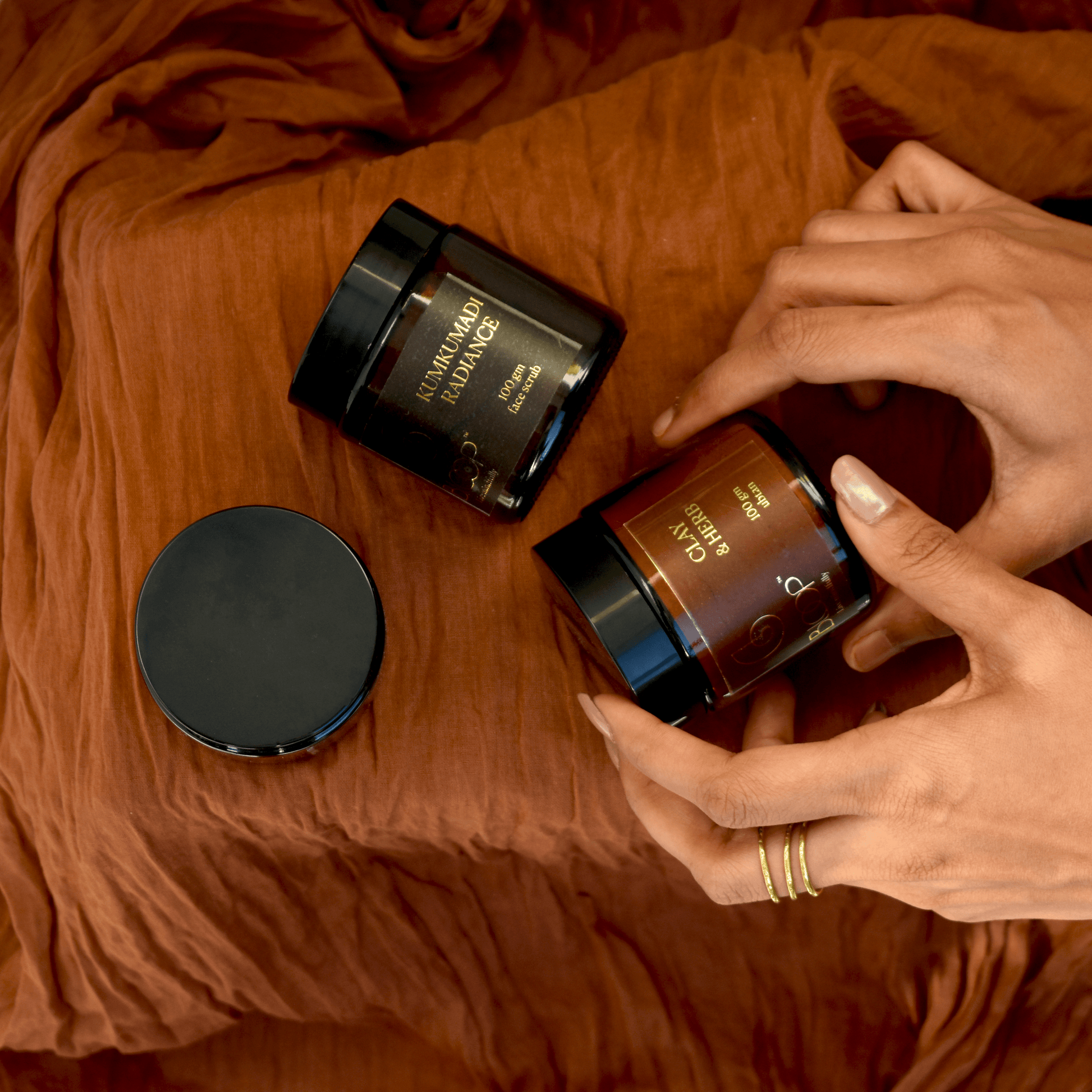Bloop Clay and Herb Ubtan with Ayurvedic herbs, multani mitti, and botanical elements – earthy herbal blend in a fine powdered form